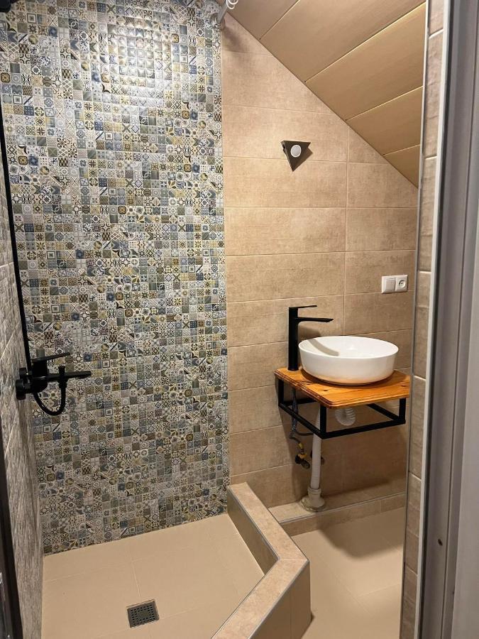 Nino & Irodi'S Guest House Кутаиси Экстерьер фото