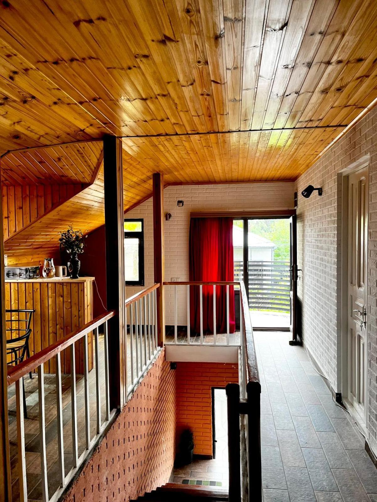 Nino & Irodi'S Guest House Кутаиси Экстерьер фото